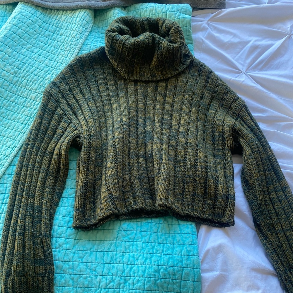 Chunky knit cropped turtleneck sweater